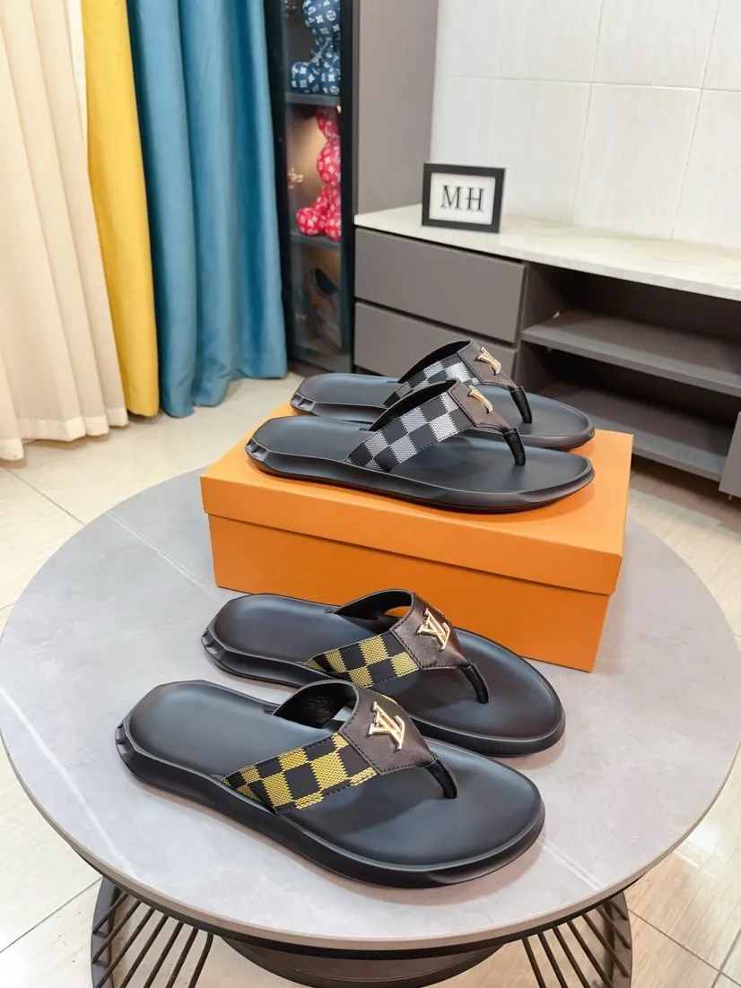 Men's shoes 💰260🌹🌹 (lv-Louis Vuitton) new men's sandals, high-end boutique, exquisite embossed logo decoration on the upper, fine workmanship, super soft soles, casual, loose and comfortable, a must-have in summer! \nsize：38-44